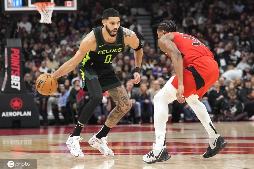 塔图姆爆冷击败加拿大队今晨波士顿凯尔特人备战意甲，洛杉矶湖人调整名单备战NBA常规赛看傻球迷的简单介绍